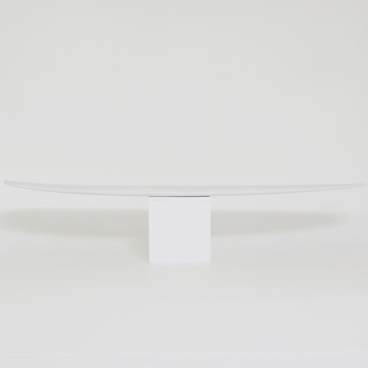 優雅なアウトラインを持つアクセルレーターサーフボード