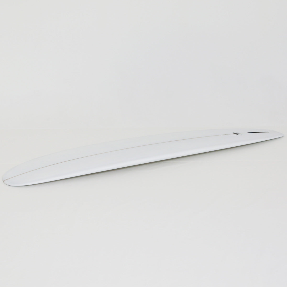 優雅なアウトラインを持つアクセルレーターサーフボード