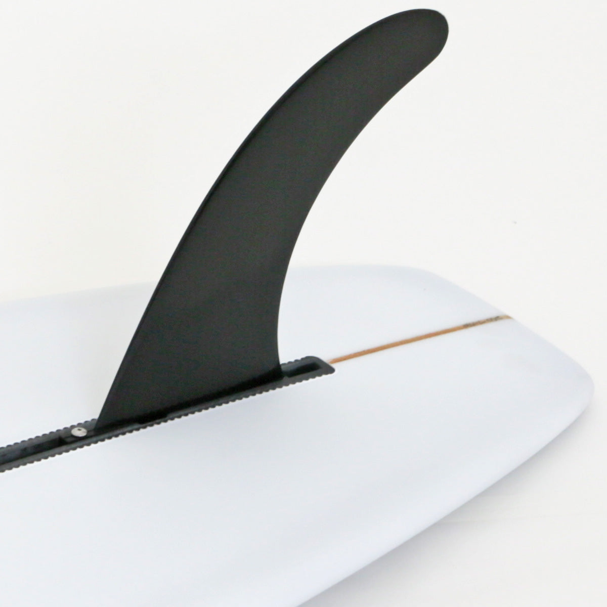 優雅なアウトラインを持つアクセルレーターサーフボード