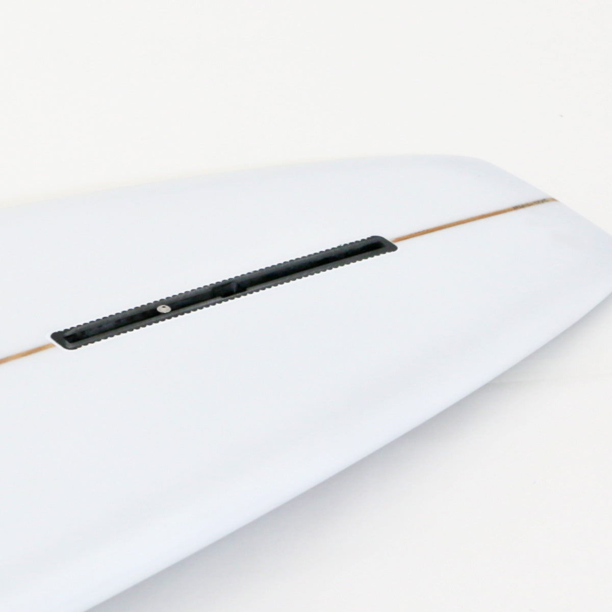 優雅なアウトラインを持つアクセルレーターサーフボード