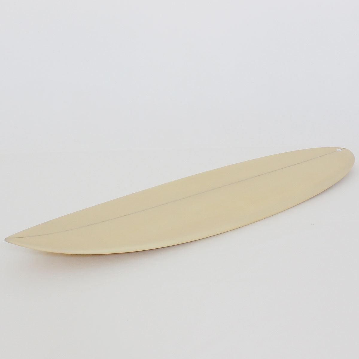 TWIN PIN PLUS ONE 6'3" PU サーフボードに乗るサーファー。流れるようなラインを描きながら波をクルーズ。