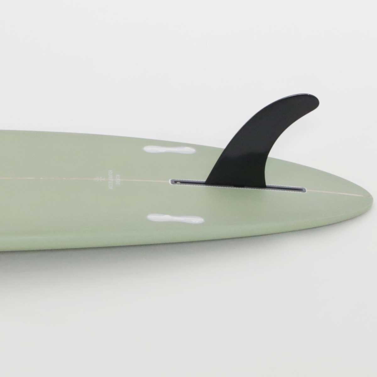 Accelerator SurfboardsのMID 6'6" HOMYモデル。モスグリーンのPU素材を使用したミッドレングスサーフボード。