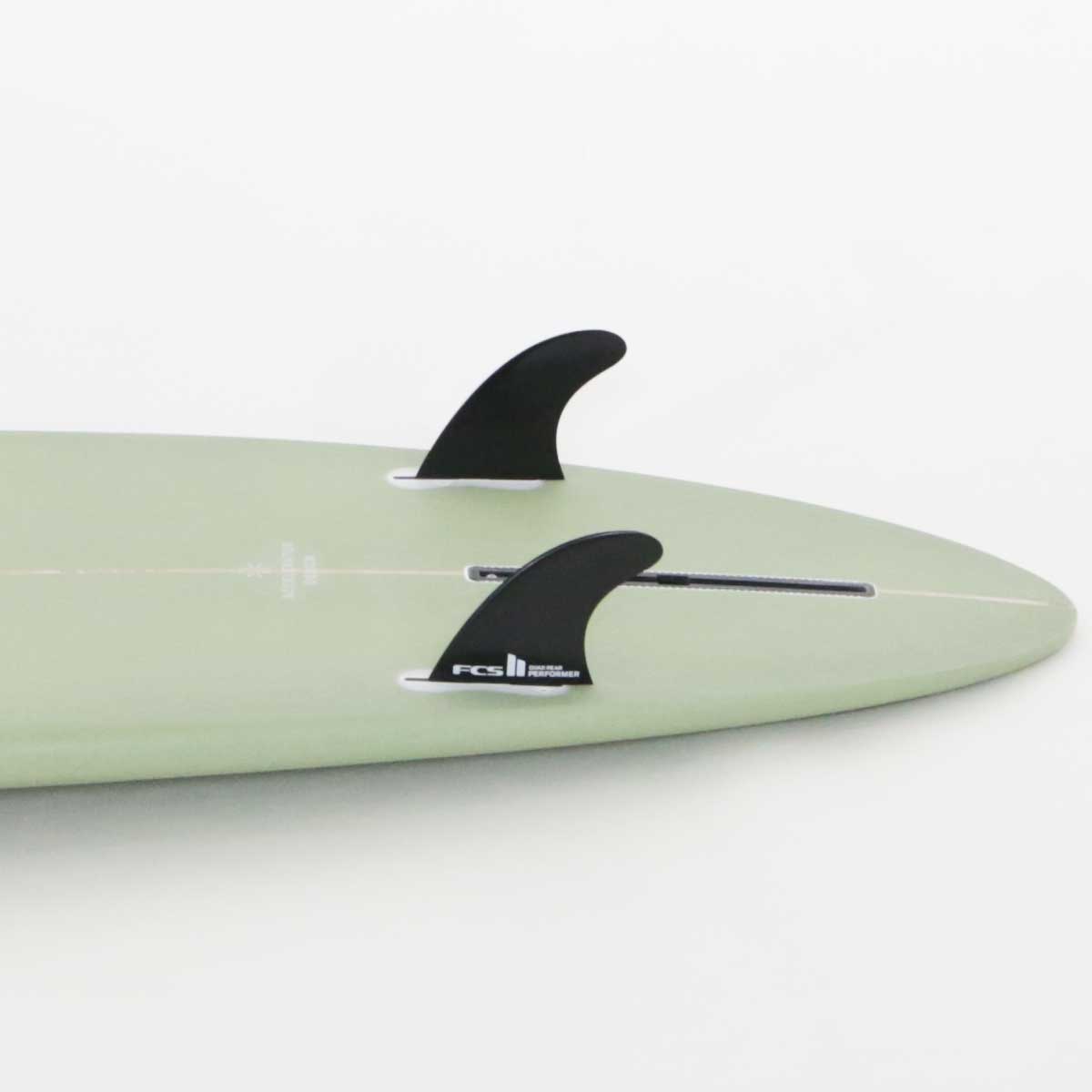 Accelerator SurfboardsのMID 6'6" HOMYモデル。モスグリーンのPU素材を使用したミッドレングスサーフボード。