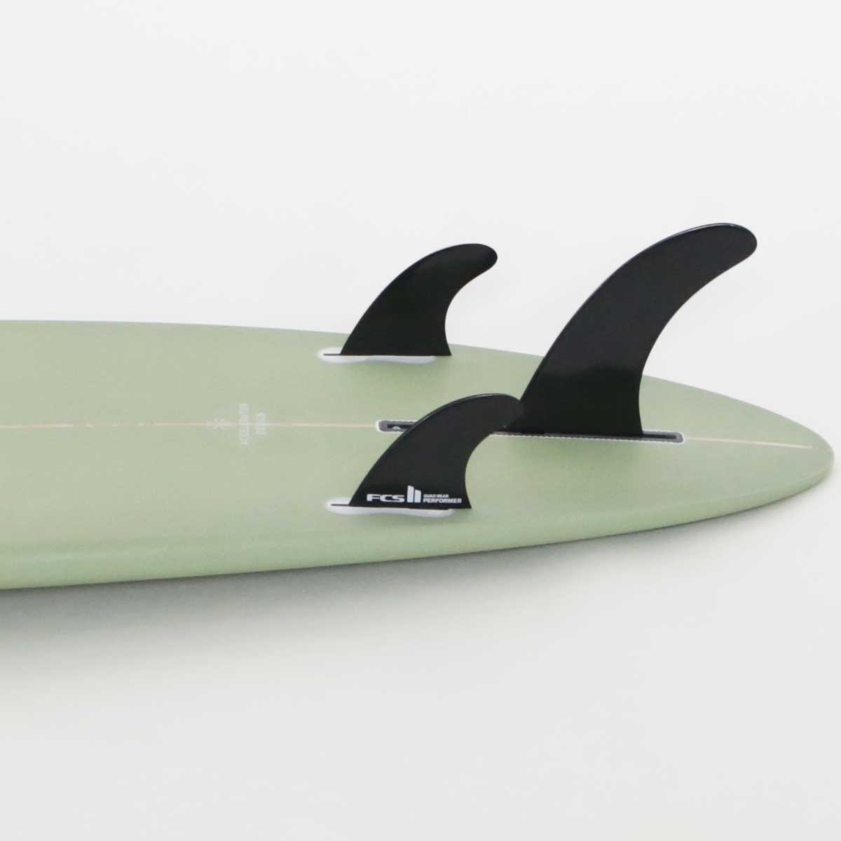 Accelerator SurfboardsのMID 6'6" HOMYモデル。モスグリーンのPU素材を使用したミッドレングスサーフボード。