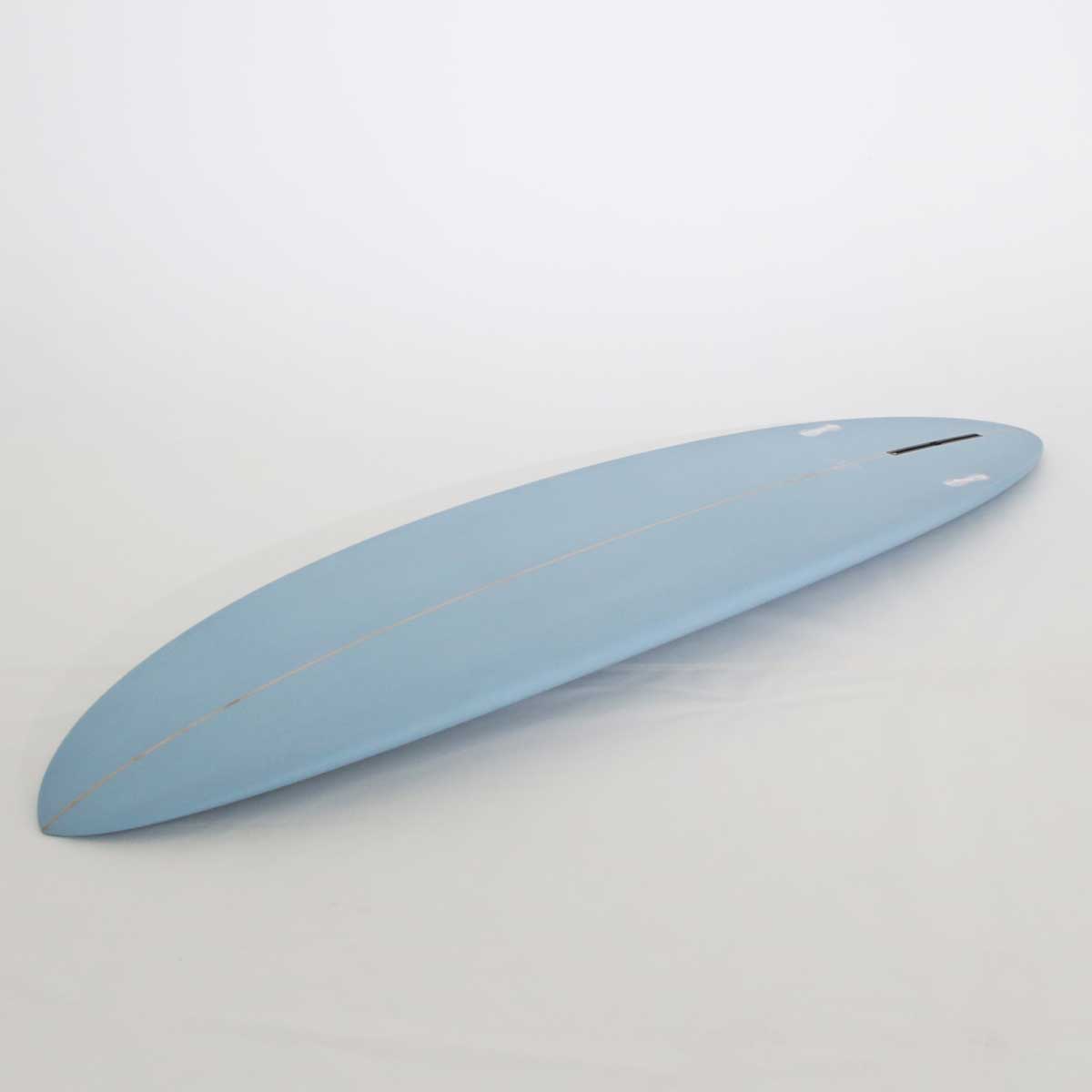 Accelerator SurfboardsのMID 7'0" HOMYモデル。パウダーブルーのPU素材を使用したミッドレングスサーフボード。