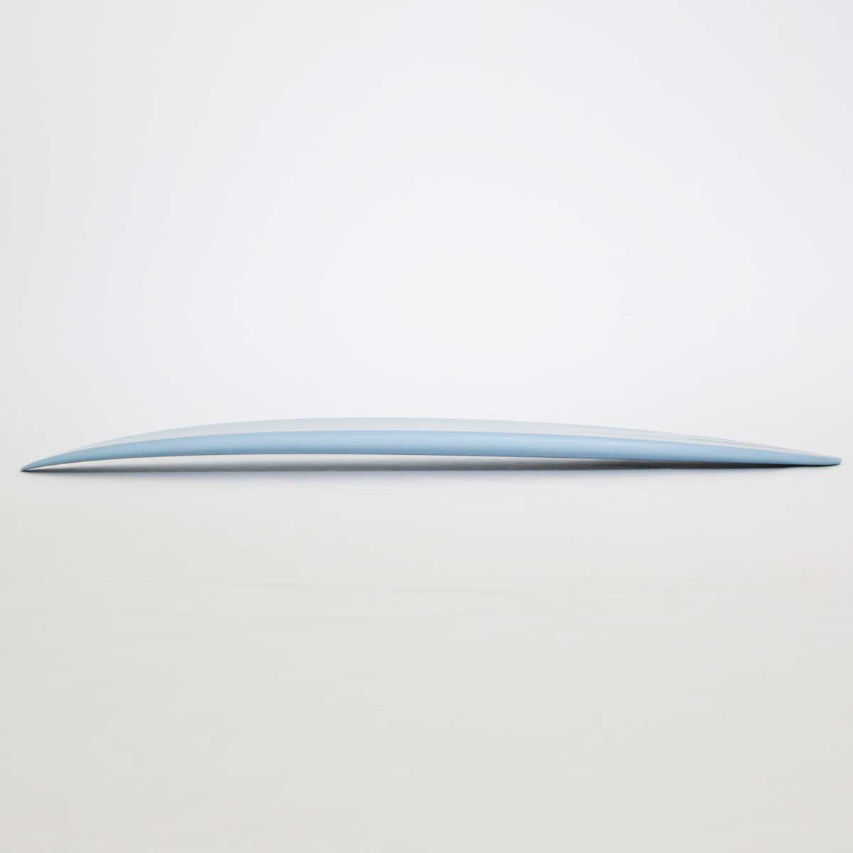 Accelerator SurfboardsのMID 7'0" HOMYモデル。パウダーブルーのPU素材を使用したミッドレングスサーフボード。