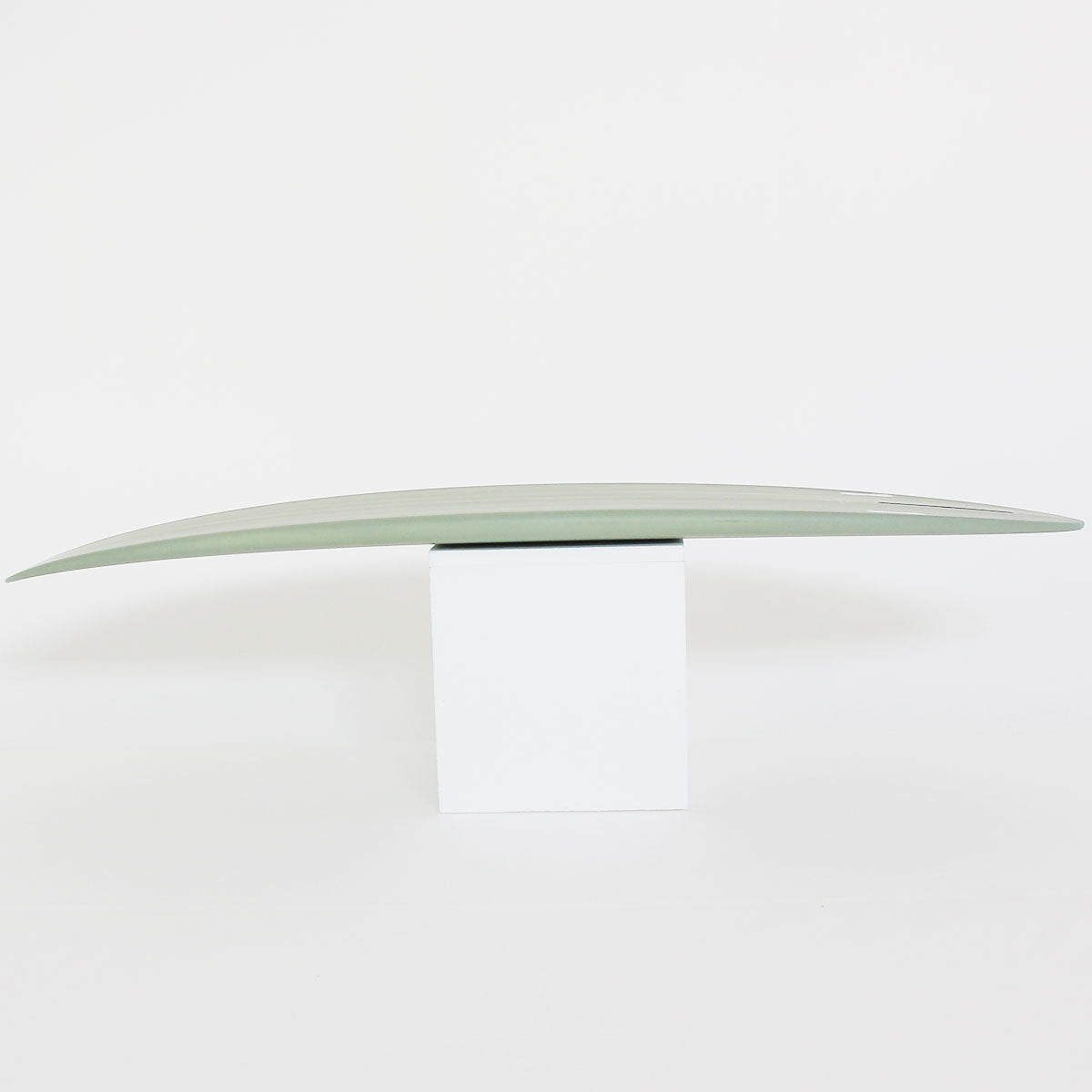 Accelerator SurfboardsのMID 7'0" HOMYモデル。モスグリーンのPU素材を使用したミッドレングスサーフボード。