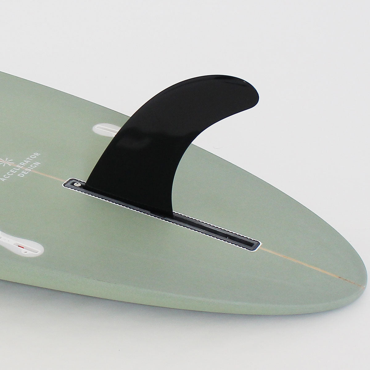 Accelerator SurfboardsのMID 7'0" HOMYモデル。モスグリーンのPU素材を使用したミッドレングスサーフボード。