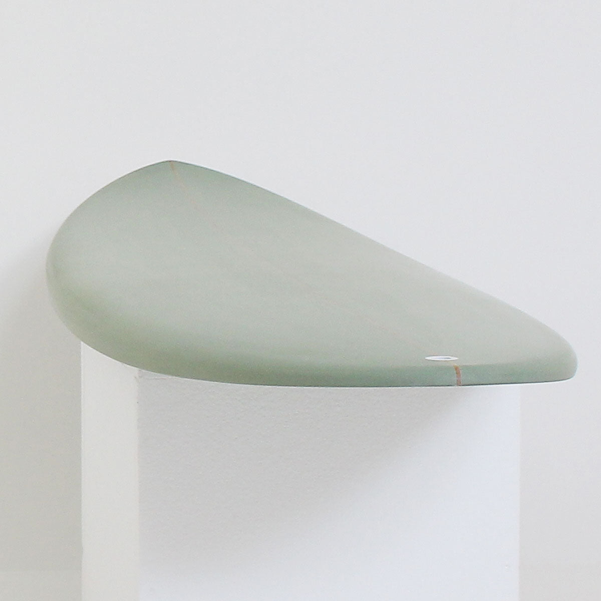 Accelerator SurfboardsのMID 7'0" HOMYモデル。モスグリーンのPU素材を使用したミッドレングスサーフボード。