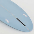 Accelerator SurfboardsのMID 6'6" HOMYモデル。パウダーブルーのPU素材を使用したミッドレングスサーフボード。