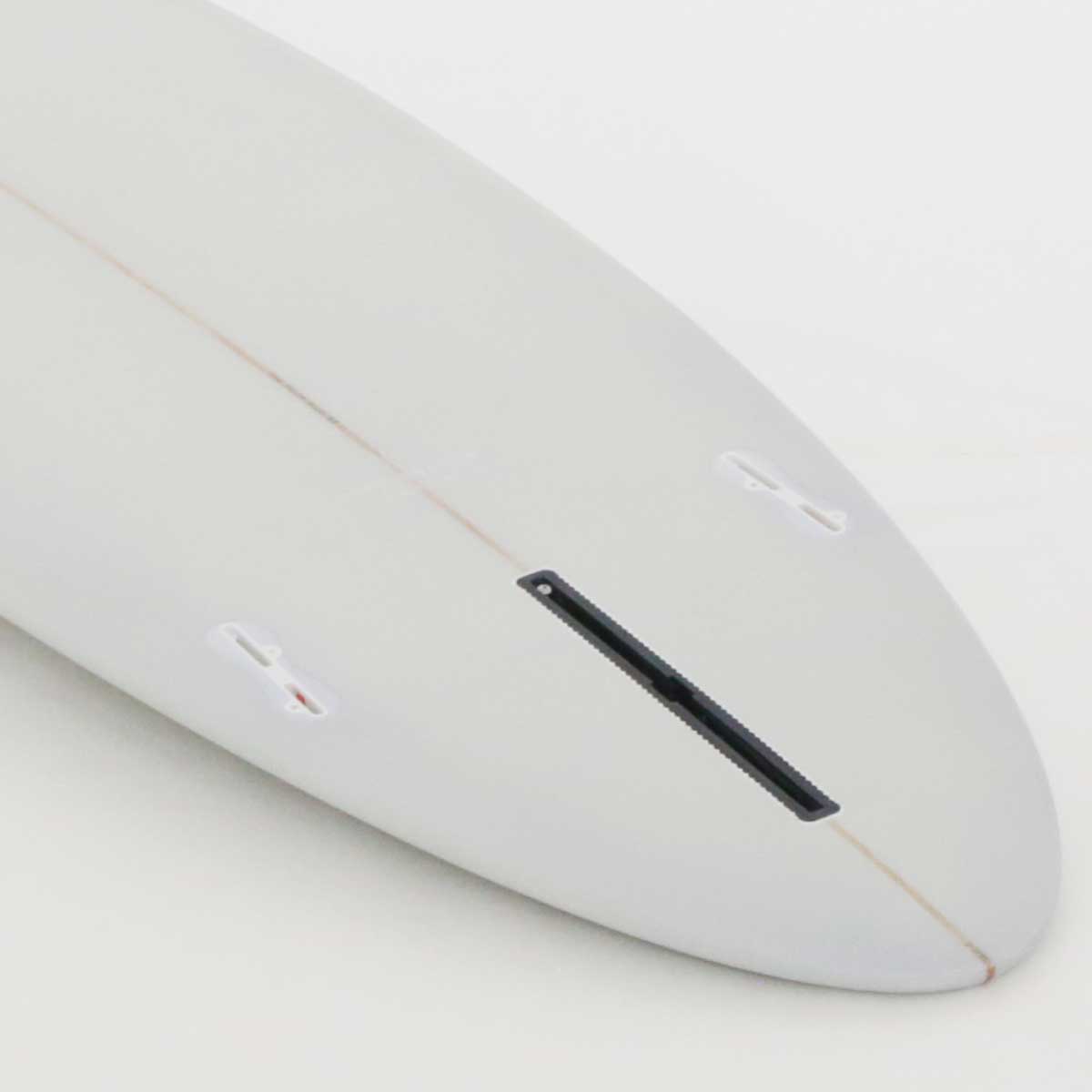 Accelerator SurfboardsのMID 6'6" HOMYモデル。ライトグレーのPU素材を使用したミッドレングスサーフボード。