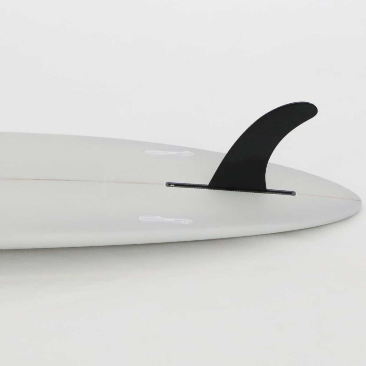 Accelerator SurfboardsのMID 6'6" HOMYモデル。ライトグレーのPU素材を使用したミッドレングスサーフボード。