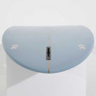 Accelerator SurfboardsのMID 7'0" HOMYモデル。パウダーブルーのPU素材を使用したミッドレングスサーフボード。
