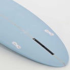 Accelerator SurfboardsのMID 7'0" HOMYモデル。パウダーブルーのPU素材を使用したミッドレングスサーフボード。
