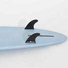 Accelerator SurfboardsのMID 7'0" HOMYモデル。パウダーブルーのPU素材を使用したミッドレングスサーフボード。