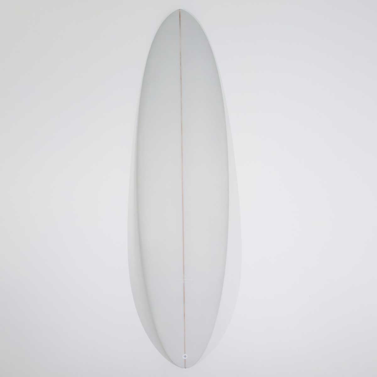 Accelerator SurfboardsのMID 7'0" HOMYモデル。ライトグレーのPU素材を使用したミッドレングスサーフボード。