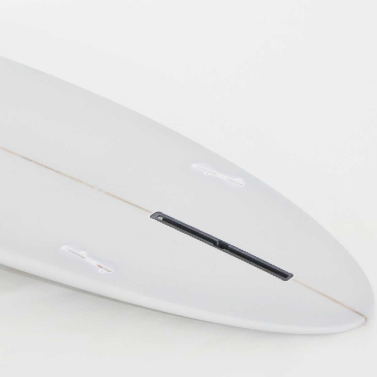 Accelerator SurfboardsのMID 7'0" HOMYモデル。ライトグレーのPU素材を使用したミッドレングスサーフボード。